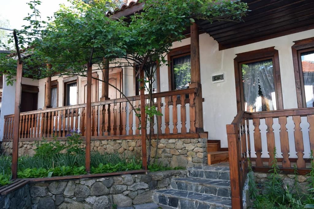 Отель Family Hotel George Калофер